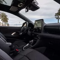Mazda 2 hybrid má novou tvář. Co dalšího se na ní po faceliftu změnilo?