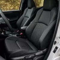 Mazda 2 hybrid má novou tvář. Co dalšího se na ní po faceliftu změnilo?