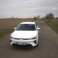 MG5 Electric: Zajímavá směsice jízdní vytříbenosti a zbytečných chyb