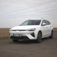 MG5 Electric: Zajímavá směsice jízdní vytříbenosti a zbytečných chyb