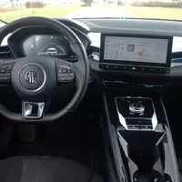 MG5 Electric: Zajímavá směsice jízdní vytříbenosti a zbytečných chyb