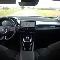 MG5 Electric: Zajímavá směsice jízdní vytříbenosti a zbytečných chyb