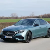Mercedes-Benz E 400 e 4MATIC: Premiant třídy