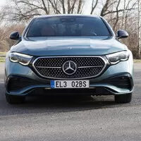 Mercedes-Benz E 400 e 4MATIC: Premiant třídy