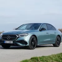 Mercedes-Benz E 400 e 4MATIC: Premiant třídy
