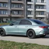 Mercedes-Benz E 400 e 4MATIC: Premiant třídy