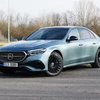 Mercedes-Benz E 400 e 4MATIC: Premiant třídy