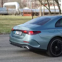 Mercedes-Benz E 400 e 4MATIC: Premiant třídy