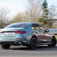 Mercedes-Benz E 400 e 4MATIC: Premiant třídy