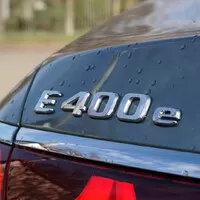 Mercedes-Benz E 400 e 4MATIC: Premiant třídy