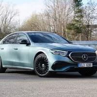 Mercedes-Benz E 400 e 4MATIC: Premiant třídy