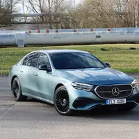 Mercedes-Benz E 400 e 4MATIC: Premiant třídy