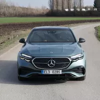 Mercedes-Benz E 400 e 4MATIC: Premiant třídy
