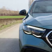 Mercedes-Benz E 400 e 4MATIC: Premiant třídy