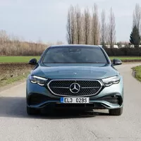 Mercedes-Benz E 400 e 4MATIC: Premiant třídy