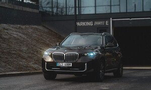 Recenze & testy: BMW X5 xDrive50e: Všeuměl v dobře padnoucím obleku