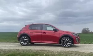 Novinky: Peugeot 208 po faceliftu: za 380 tisíc, ale klidně i za milion. Jak jezdí?