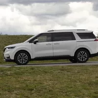 Kia Carnival 2022: Rodinný minivan v americkém stylu s překvapivě úsporným provozem
