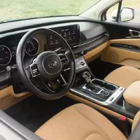 Kia Carnival 2022: Rodinný minivan v americkém stylu s překvapivě úsporným provozem