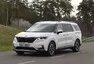 Kia Carnival 2022: Rodinný minivan v americkém stylu s překvapivě úsporným provozem