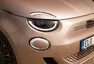 Fiat 500e 3+1: Má dveře navíc a elektromotor, srdcem však zůstává klasickou pětistovkou