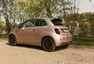 Fiat 500e 3+1: Má dveře navíc a elektromotor, srdcem však zůstává klasickou pětistovkou
