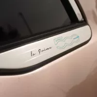 Fiat 500e 3+1: Má dveře navíc a elektromotor, srdcem však zůstává klasickou pětistovkou