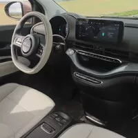 Fiat 500e 3+1: Má dveře navíc a elektromotor, srdcem však zůstává klasickou pětistovkou