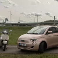 Fiat 500e 3+1: Má dveře navíc a elektromotor, srdcem však zůstává klasickou pětistovkou