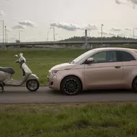 Fiat 500e 3+1: Má dveře navíc a elektromotor, srdcem však zůstává klasickou pětistovkou