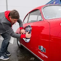 Ručičkové stopky, řev motorů a štěstí i se zmrzlýma nohama. Poprvé na setinové rallye 7 Castles Trial