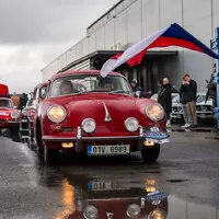 Ručičkové stopky, řev motorů a štěstí i se zmrzlýma nohama. Poprvé na setinové rallye 7 Castles Trial