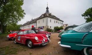 Autíčkář na cestách: Ručičkové stopky, řev motorů a štěstí i se zmrzlýma nohama. Poprvé na setinové rallye 7 Castles Trial