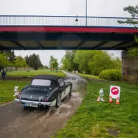 Ručičkové stopky, řev motorů a štěstí i se zmrzlýma nohama. Poprvé na setinové rallye 7 Castles Trial