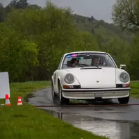 Ručičkové stopky, řev motorů a štěstí i se zmrzlýma nohama. Poprvé na setinové rallye 7 Castles Trial