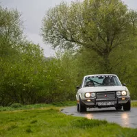 Ručičkové stopky, řev motorů a štěstí i se zmrzlýma nohama. Poprvé na setinové rallye 7 Castles Trial