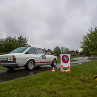 Ručičkové stopky, řev motorů a štěstí i se zmrzlýma nohama. Poprvé na setinové rallye 7 Castles Trial