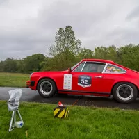 Ručičkové stopky, řev motorů a štěstí i se zmrzlýma nohama. Poprvé na setinové rallye 7 Castles Trial