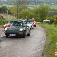 Ručičkové stopky, řev motorů a štěstí i se zmrzlýma nohama. Poprvé na setinové rallye 7 Castles Trial
