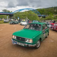 Ručičkové stopky, řev motorů a štěstí i se zmrzlýma nohama. Poprvé na setinové rallye 7 Castles Trial