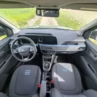 Ford Tourneo Courier 1.0 EB Active: Vizáž Defenderu, ovládání osobáku a prostor jako v dodávce
