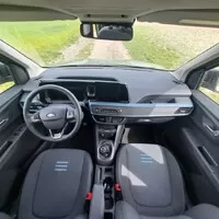 Ford Tourneo Courier 1.0 EB Active: Vizáž Defenderu, ovládání osobáku a prostor jako v dodávce