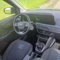 Ford Tourneo Courier 1.0 EB Active: Vizáž Defenderu, ovládání osobáku a prostor jako v dodávce