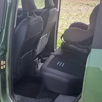 Ford Tourneo Courier 1.0 EB Active: Vizáž Defenderu, ovládání osobáku a prostor jako v dodávce