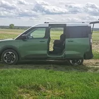 Ford Tourneo Courier 1.0 EB Active: Vizáž Defenderu, ovládání osobáku a prostor jako v dodávce