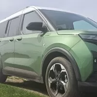 Ford Tourneo Courier 1.0 EB Active: Vizáž Defenderu, ovládání osobáku a prostor jako v dodávce