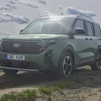Ford Tourneo Courier 1.0 EB Active: Vizáž Defenderu, ovládání osobáku a prostor jako v dodávce