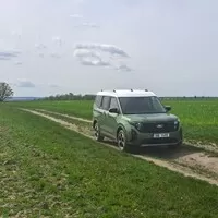 Ford Tourneo Courier 1.0 EB Active: Vizáž Defenderu, ovládání osobáku a prostor jako v dodávce