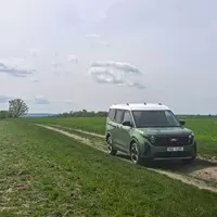Ford Tourneo Courier 1.0 EB Active: Vizáž Defenderu, ovládání osobáku a prostor jako v dodávce