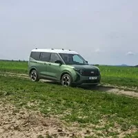 Ford Tourneo Courier 1.0 EB Active: Vizáž Defenderu, ovládání osobáku a prostor jako v dodávce